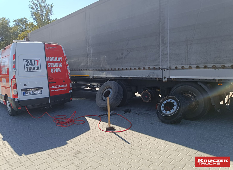 naprawa koła na naczepie