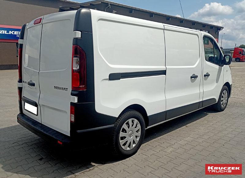 wypożyczalnia busów renault trafic