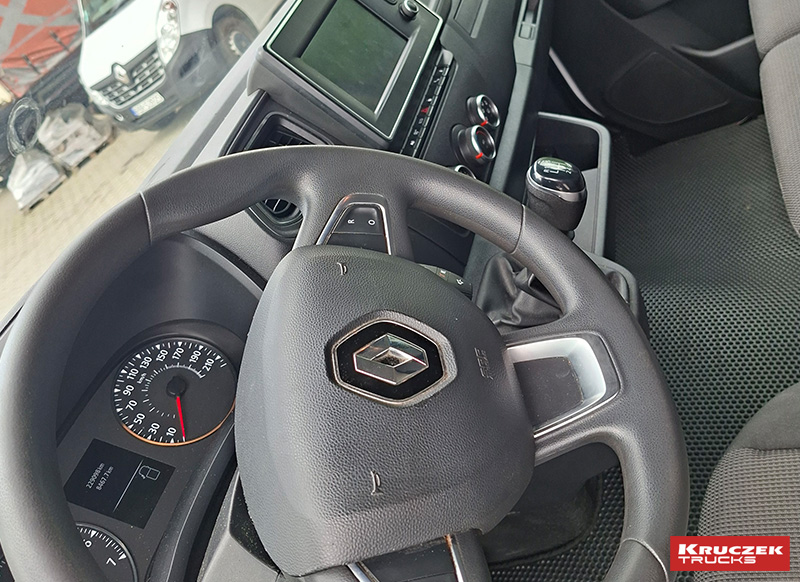 wypożyczalnia busów renault master